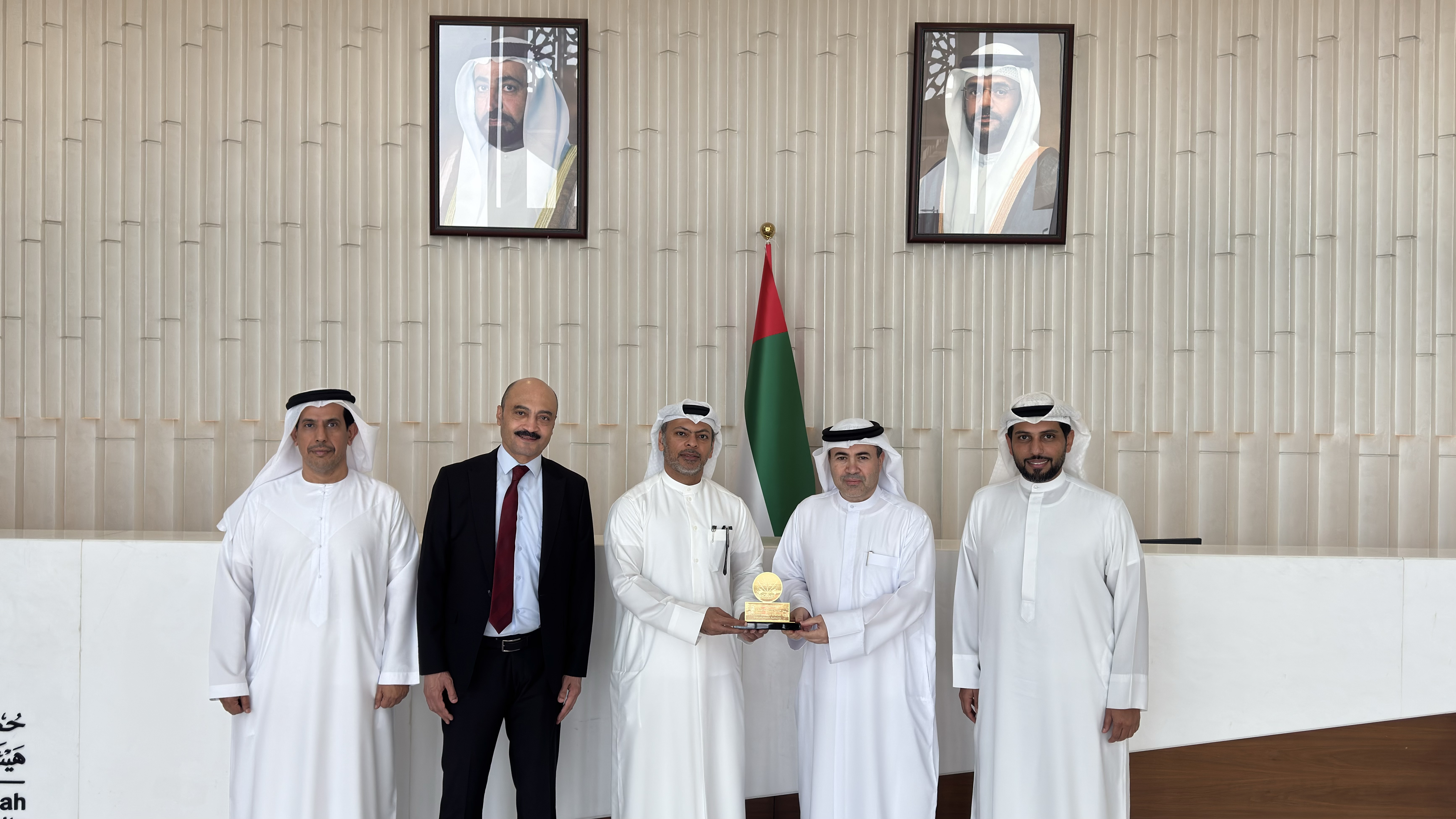 هيئة الشارقة الصحية تبحث فرص التعاون والاستثمار مع مبادلة